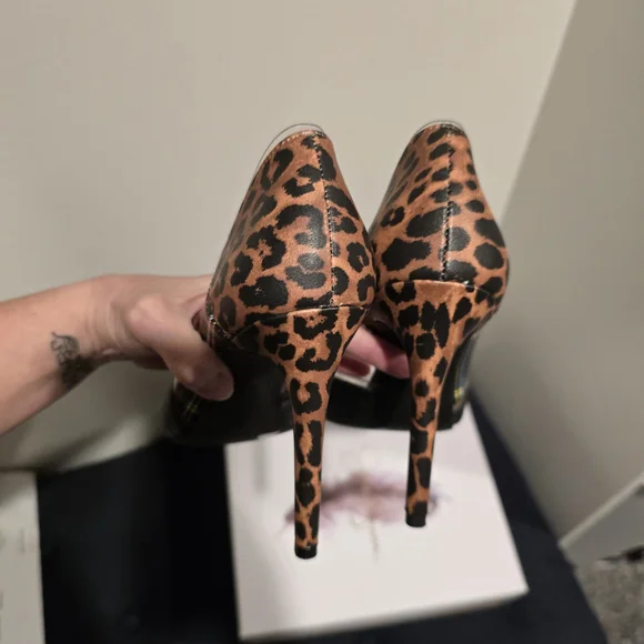 Jessica Simpson Women's Plaid and Leopard Heels - Picture 7 of 7